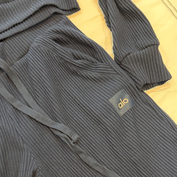 ALO Yoga Charcoal Ribbed Lounge Set - Picture 2 of 5